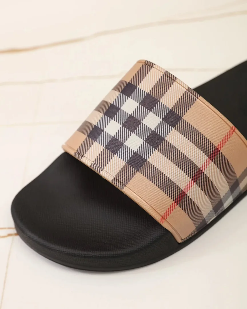 Burberry Slides — photo 3