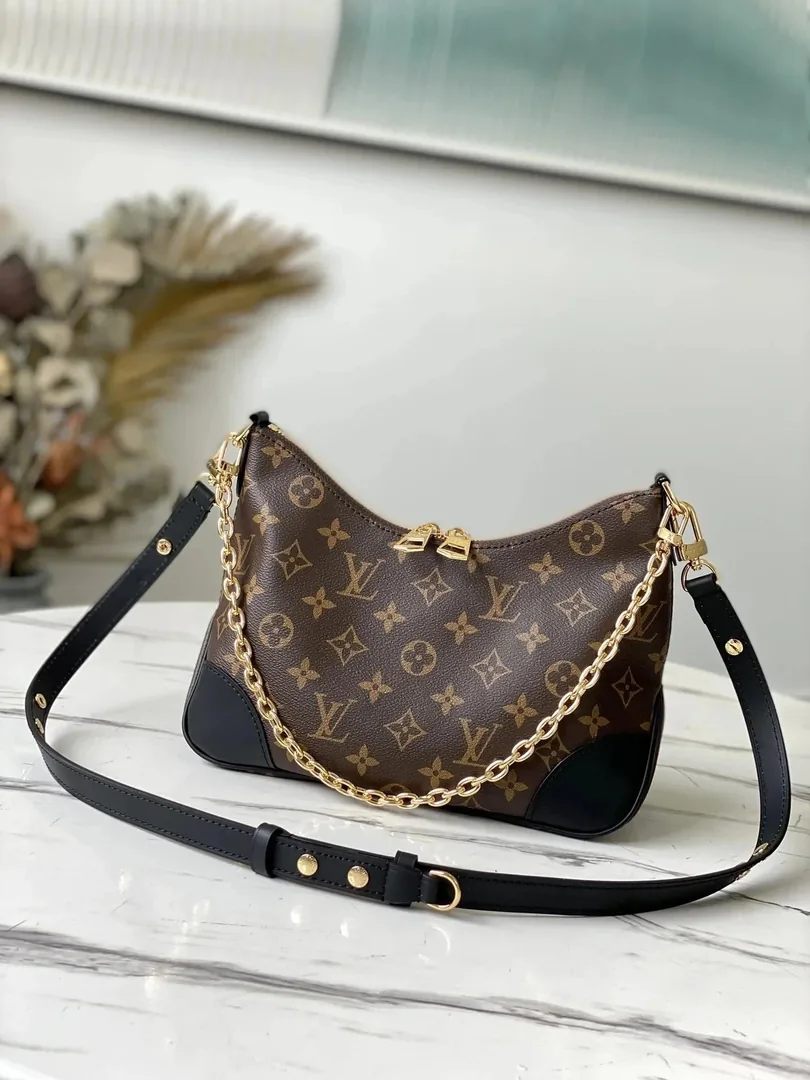 Best-Selling Streetwear Item — Photo 13