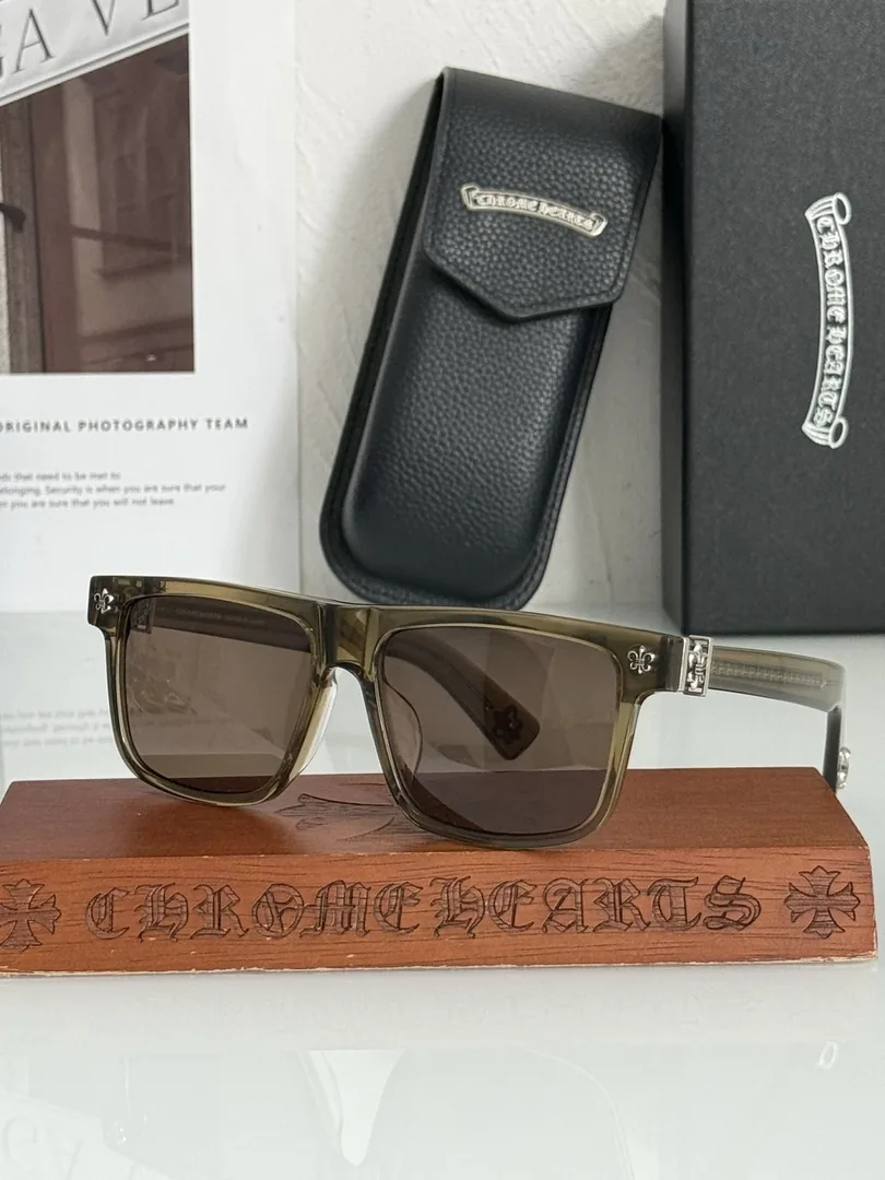 Accessory — Photo 4