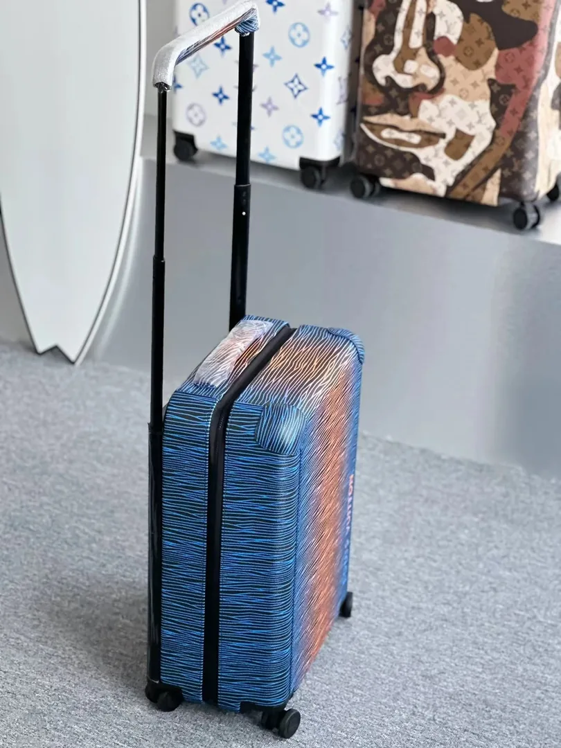 Horizon Rolling Luggage — Photo 5