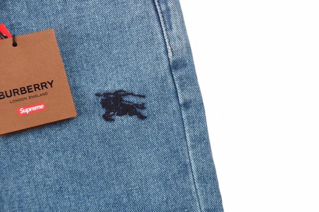 Burberry War Horse Embroidered Jeans — photo 5