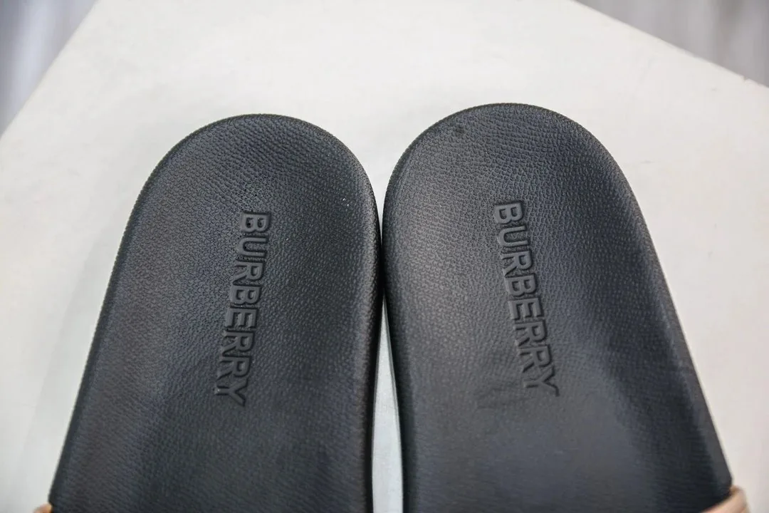 Balenciaga Slides — Photo 12