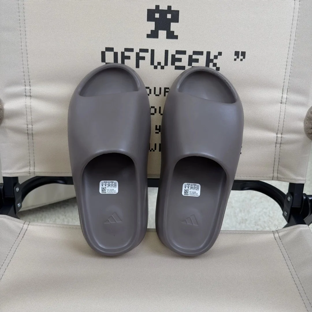 Yeezy Slide Foam Sandal Collection — photo 7