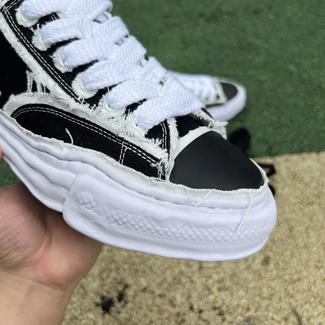 Maison Mihara Yasuhiro Grey Suede Low-Top Sneakers — Photo 15