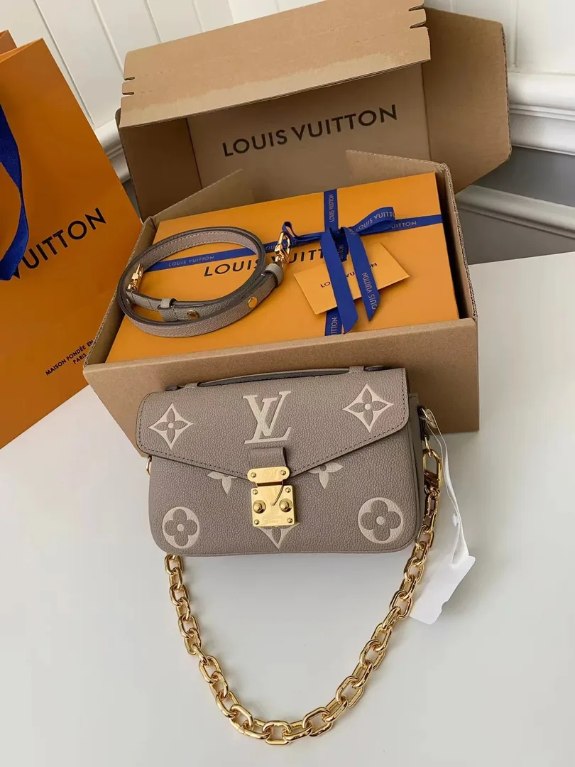 Louis Vuitton Pochette Metis East West — QC