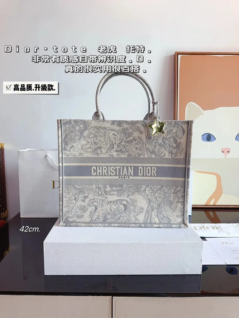 Dior Leather Tote Bag — photo 11