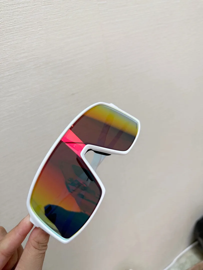Polarized Lightweight Cycling Sunglasses — Photo 5
