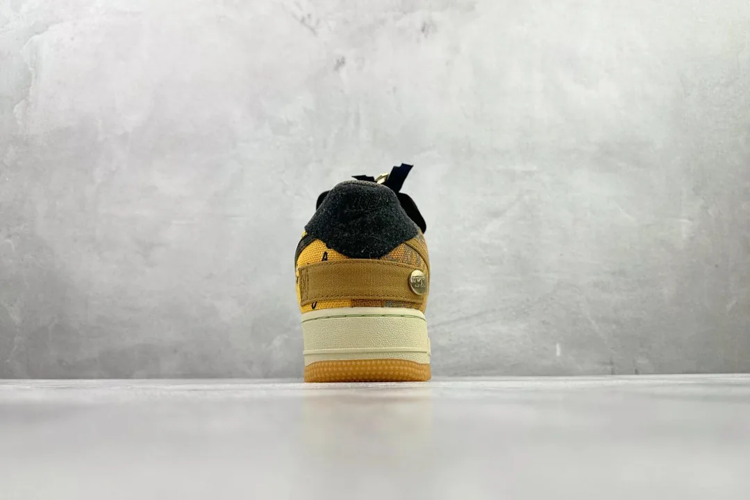 Travis Scott X Air Jordan 1 Cactus Jack Yellow — photo 9