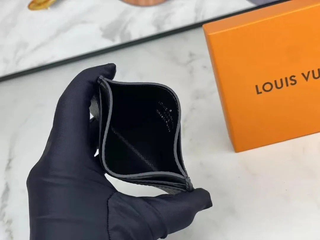 Louis Vuitton Leather Card Holder — Photo 5