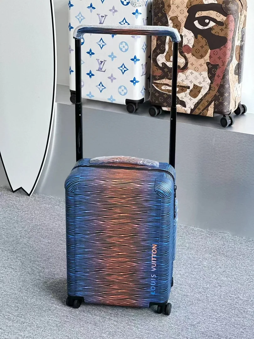 Horizon Rolling Luggage — Photo 3