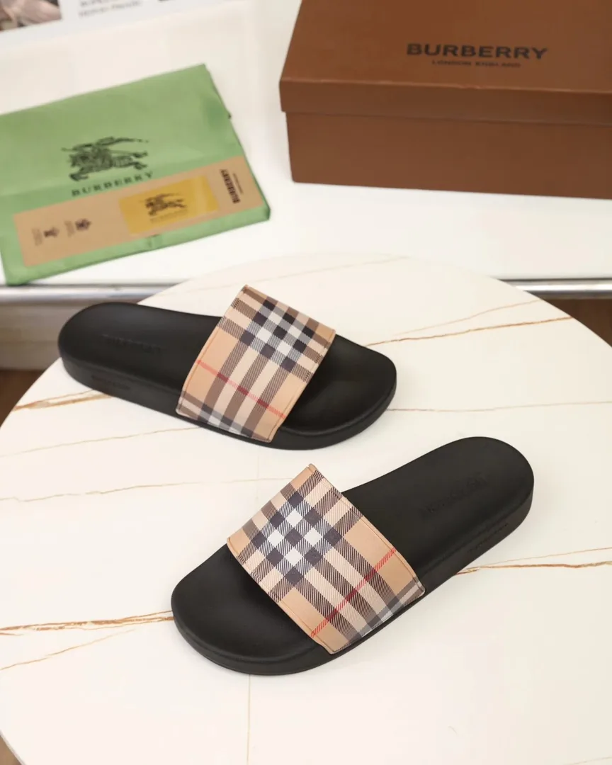 Burberry Slides — photo 7