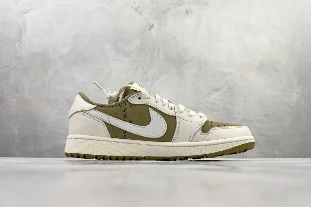 Travis Scott Air Jordan 1 Golf — photo 2