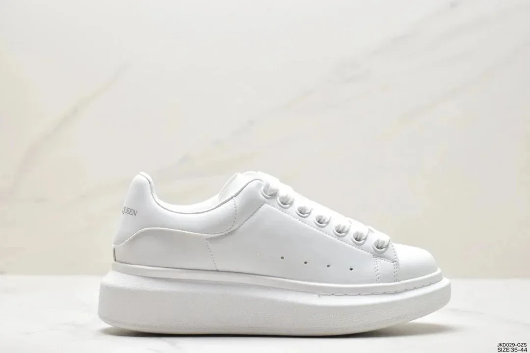 Alexander McQueen Oversized Sneaker Grey Low-Top Trainers — Photo 15
