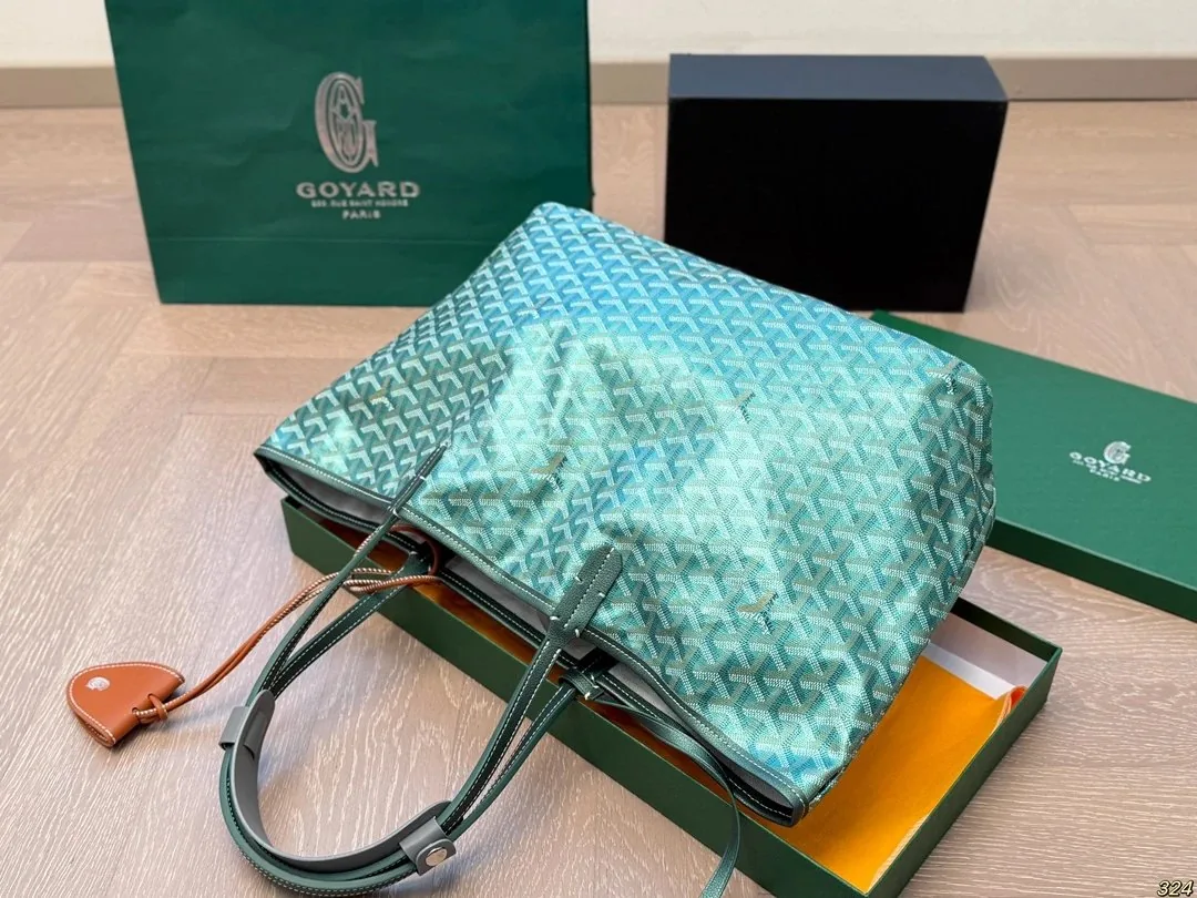 Classic Tote Bag — QC