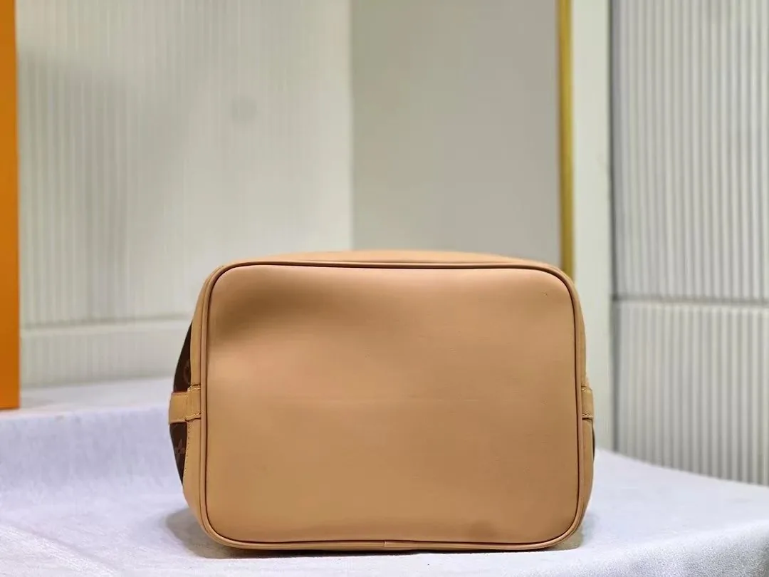 Louis Vuitton Noe Bucket Bag — Photo 5