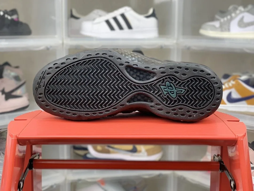 Nike Air Foamposite One — photo 6