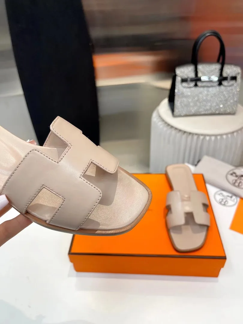 Hermes Slides — Photo 10