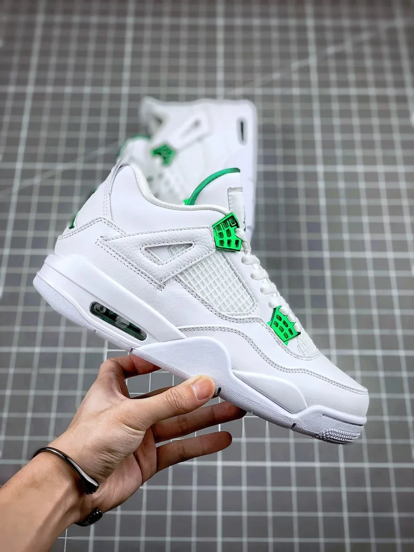 Air Jordan 4 Metallic Pack — Photo 4