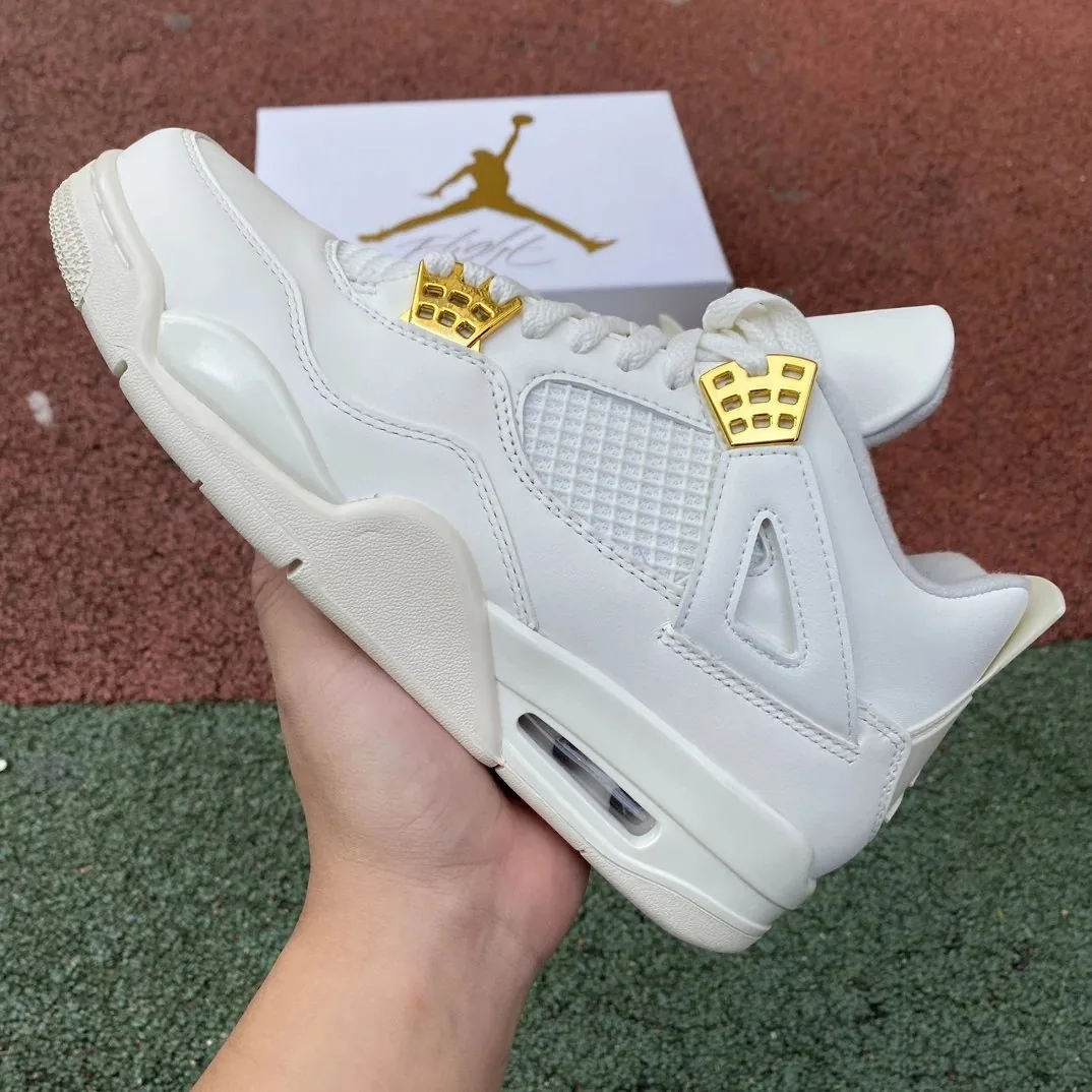 Air Jordan 4 Metallic Gold — Photo 9