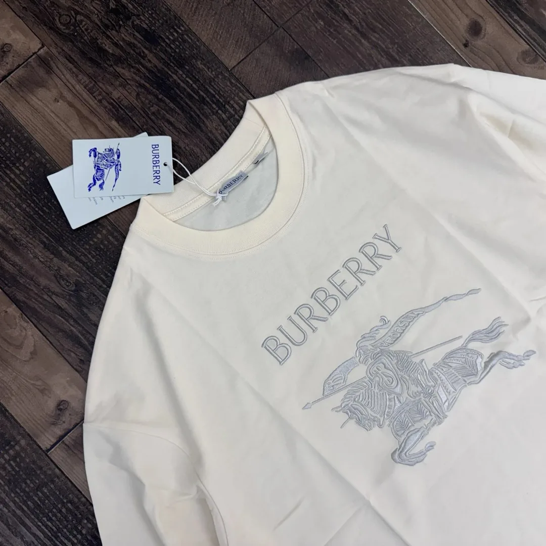 Embroidered Couple T-Shirt — Photo 8