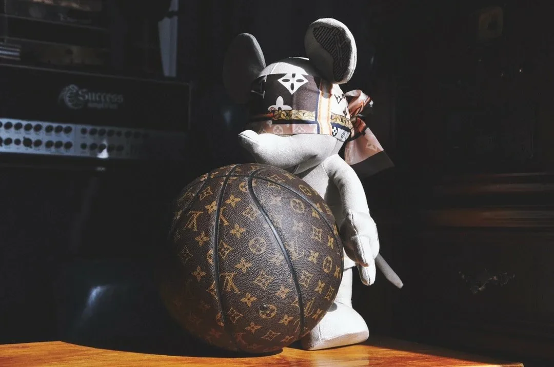 Leather Basketball Size 7 — Photo 6