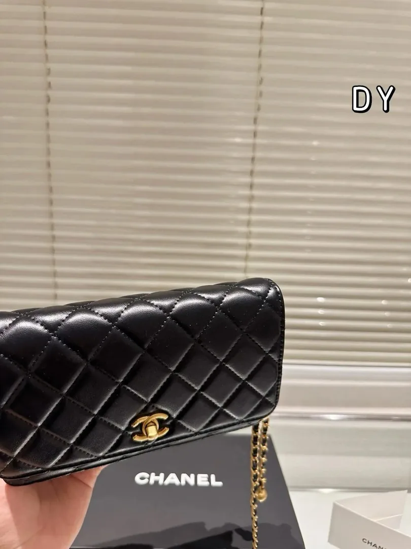 Chanel Lambskin Wallet On Chain — photo 5