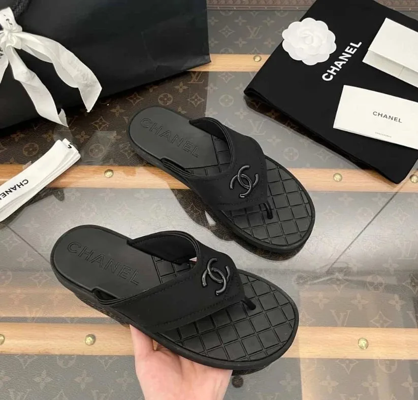 Chanel Black Double C Thong Slides — photo 9