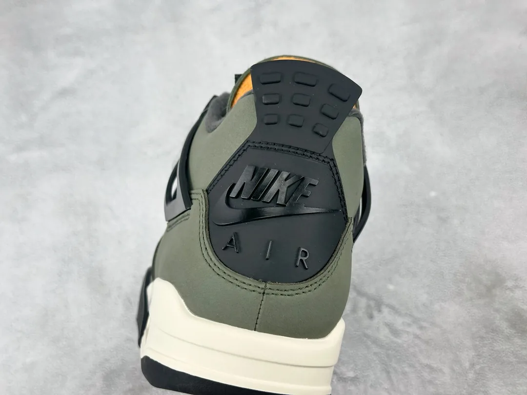 Air Jordan 4 Undefeated Green — Photo 6