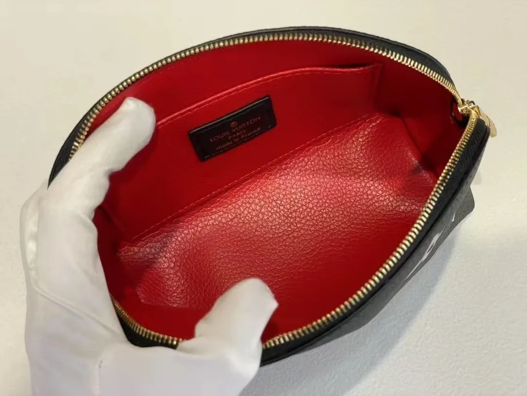 Louis Vuitton Handbag — Photo 5