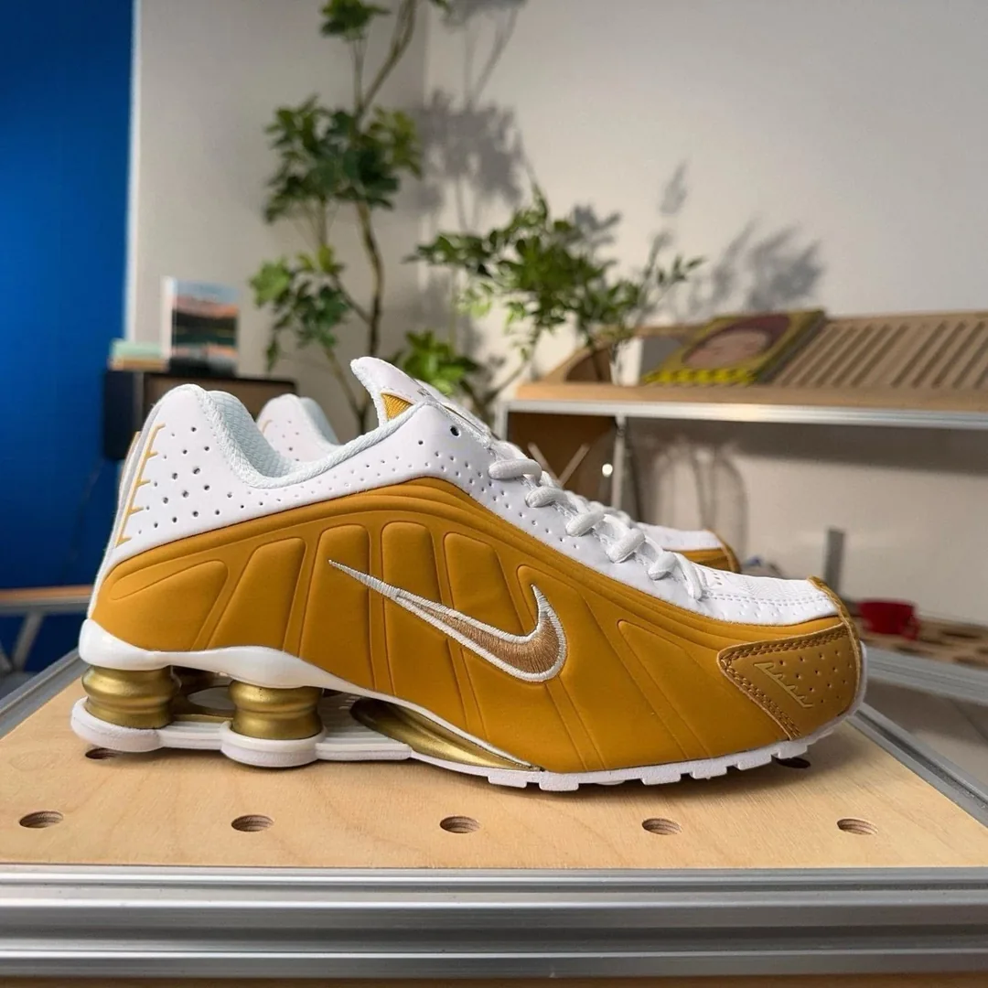 Nike Shox R4 Blue Runners — photo 6