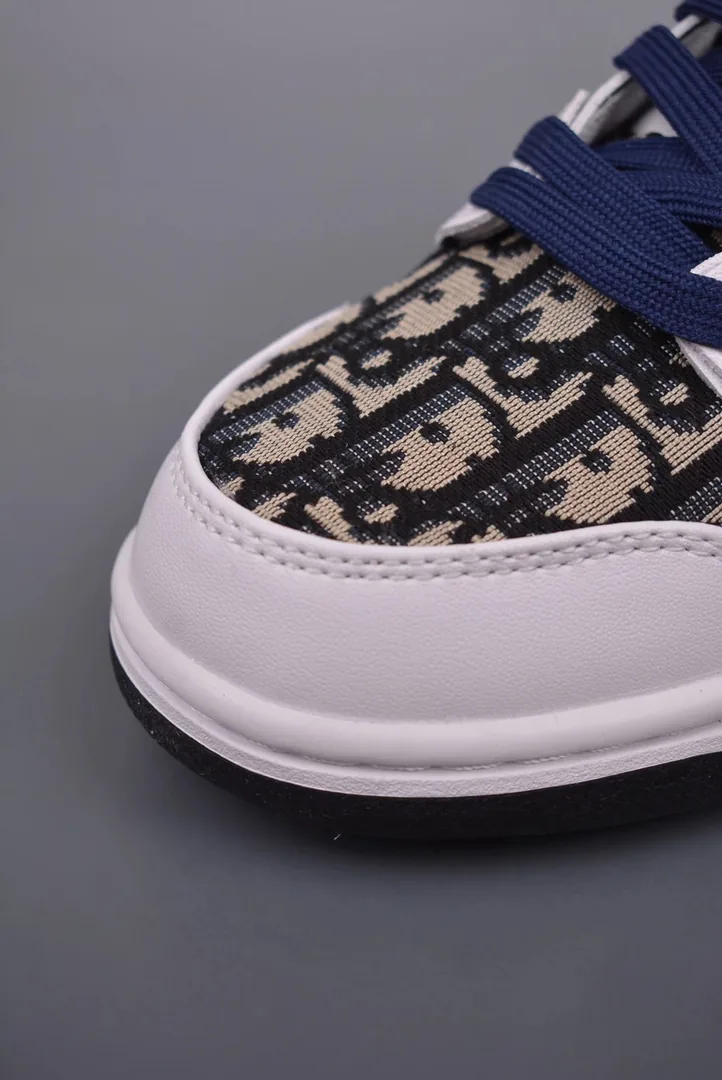 Nike SB Dunk Low — QC