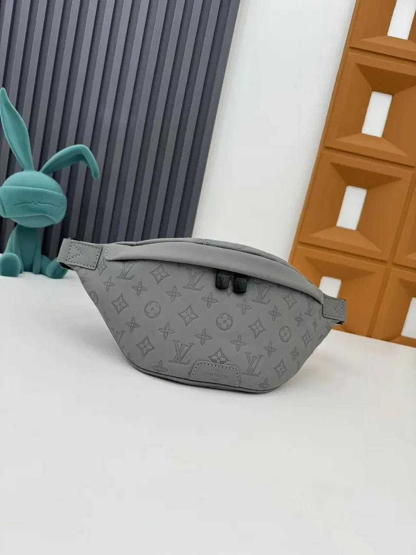 Louis Vuitton Discovery Rush Belt Bag — photo 10