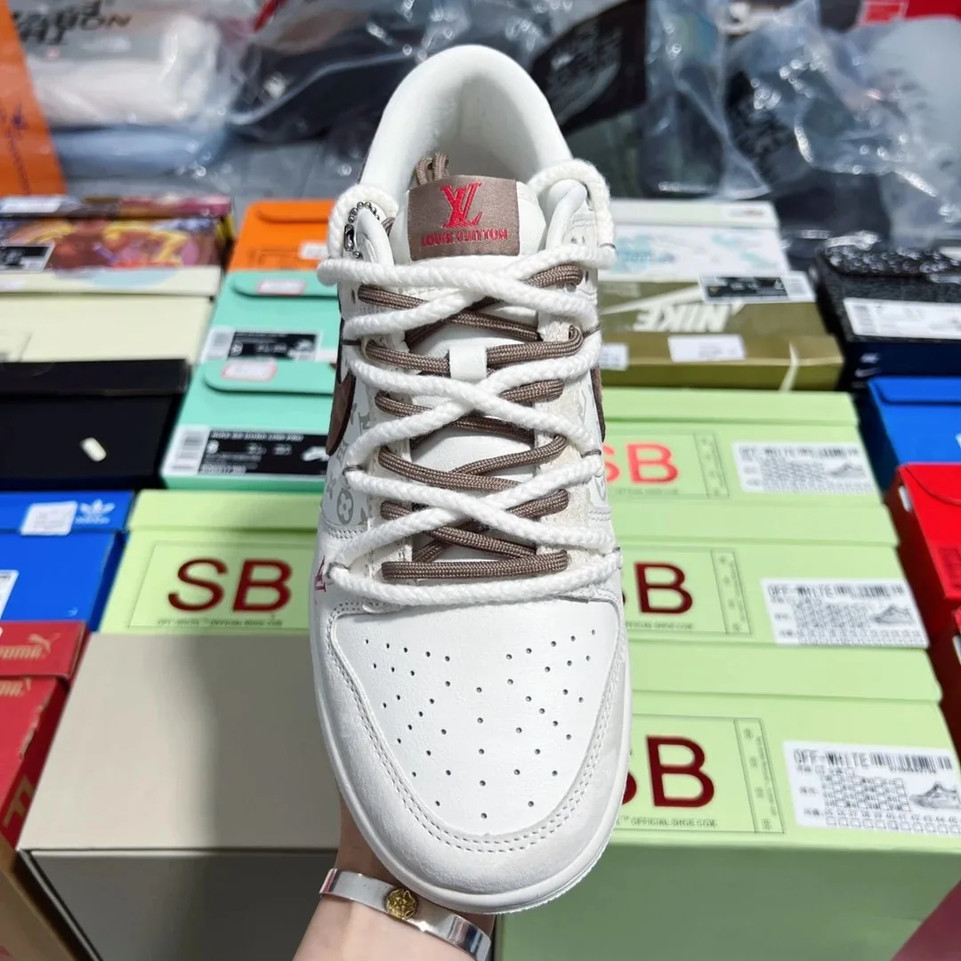 Louis Vuitton LV x Nike Dunk Low Brown Anniversary Top Sneak — photo 3