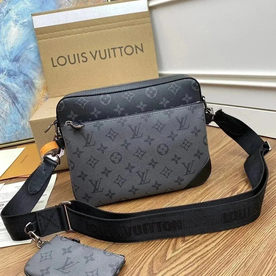 Retro Messenger Bag — QC
