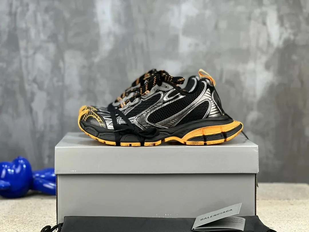 Balenciaga Black White Low-Top Sneakers — Photo 11