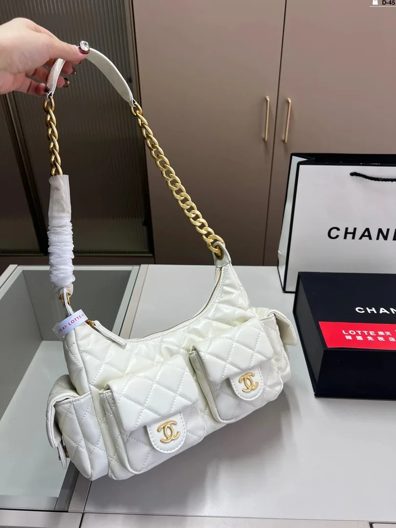 Chanel 25C Multi-Pocket Hobo Bag — Photo 2