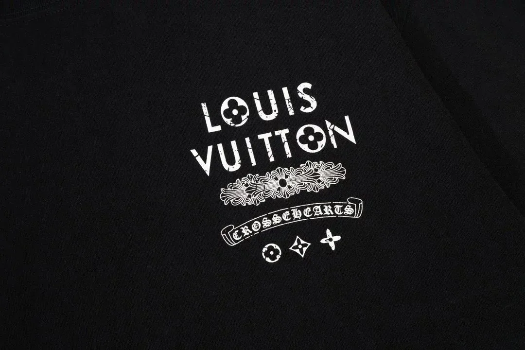 Louis Vuitton Small Logo Cream T-Shirt — Photo 5