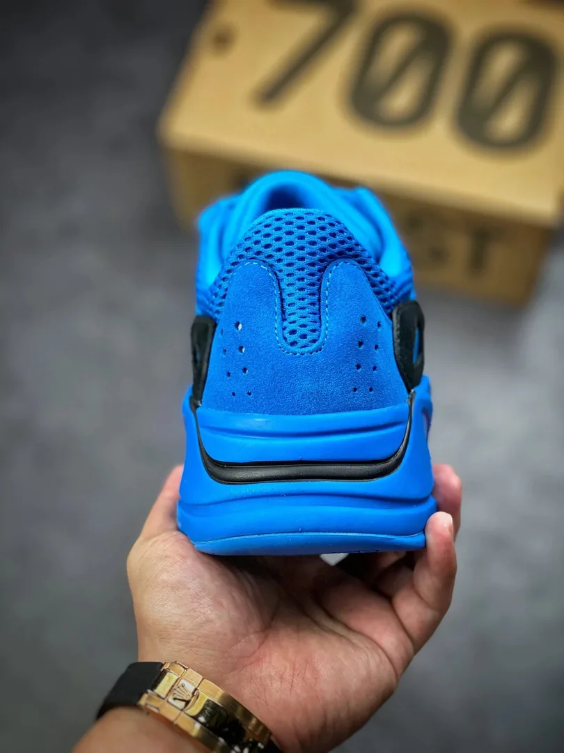 Adidas Yeezy Boost 700 — photo 3