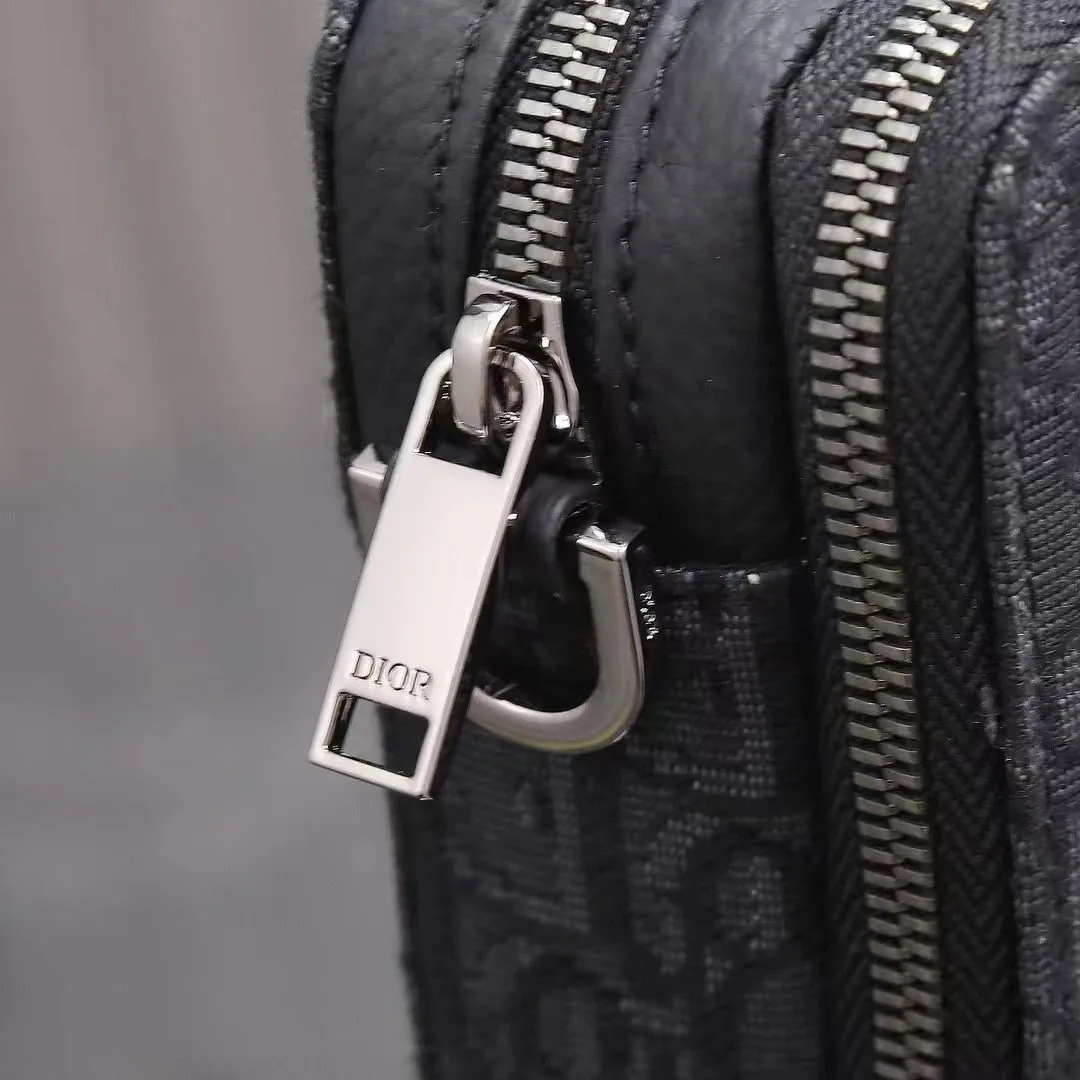 Dior Oblique Messenger Bag — Photo 7