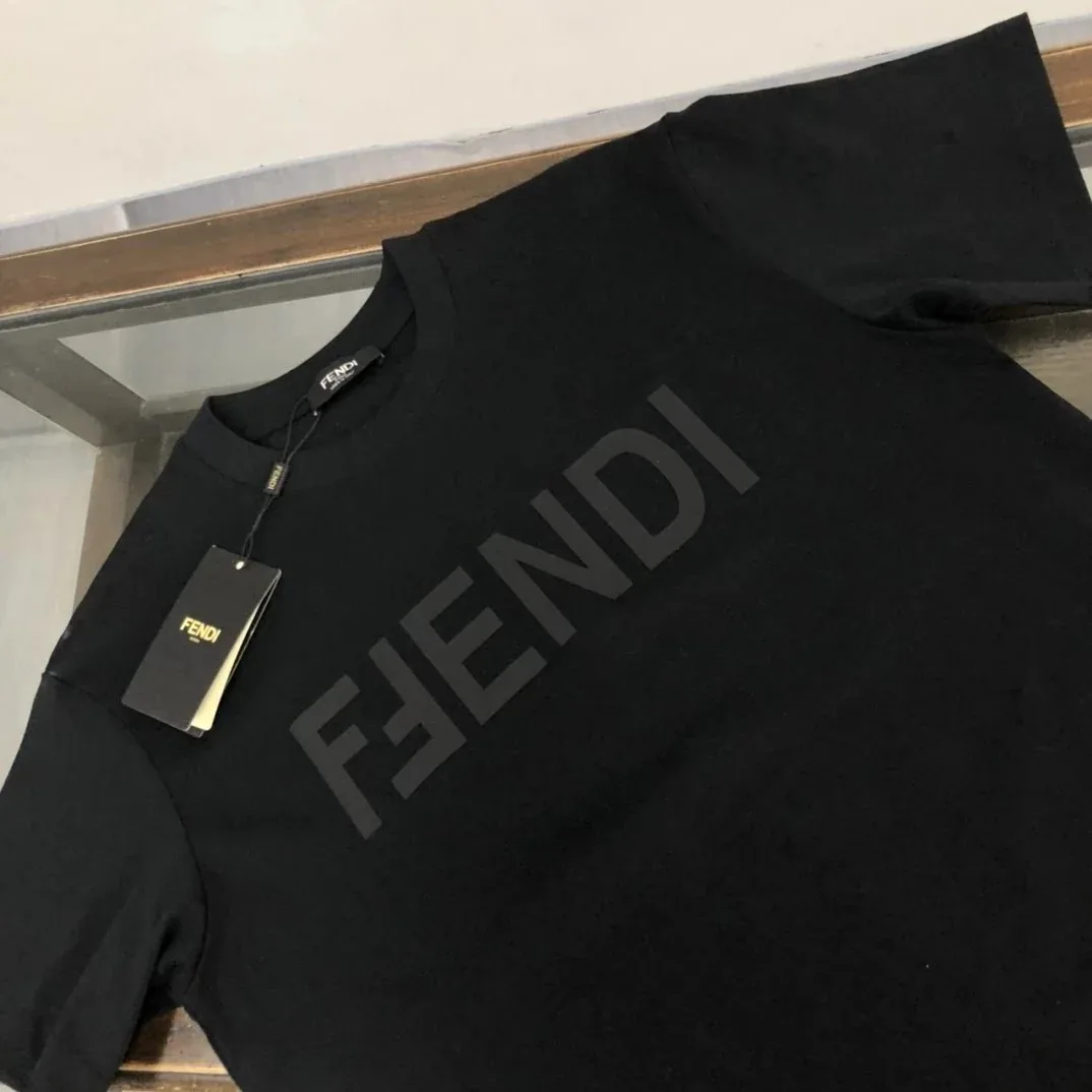 Minimalist T-Shirt — Photo 2
