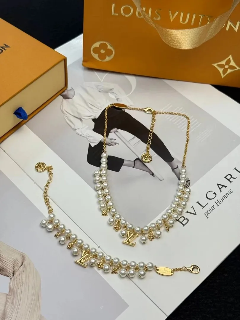 Necklace And Bracelet Set
