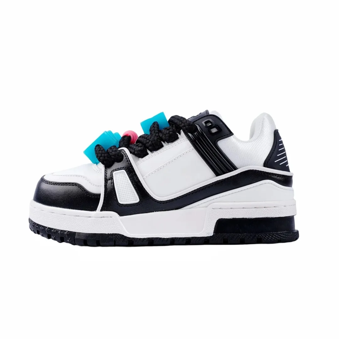 Louis Vuitton LV Trainer White Plain Sneakers — Photo 9