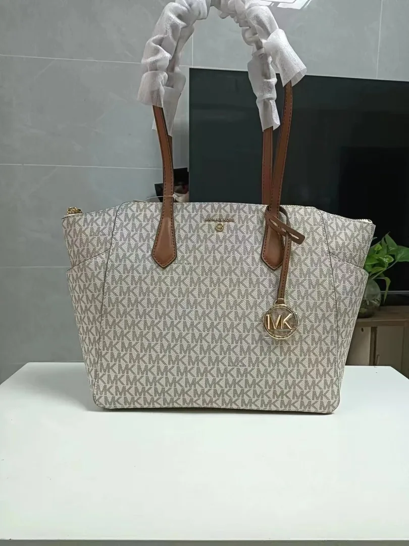 Michael Kors Leather Handbag — photo 3