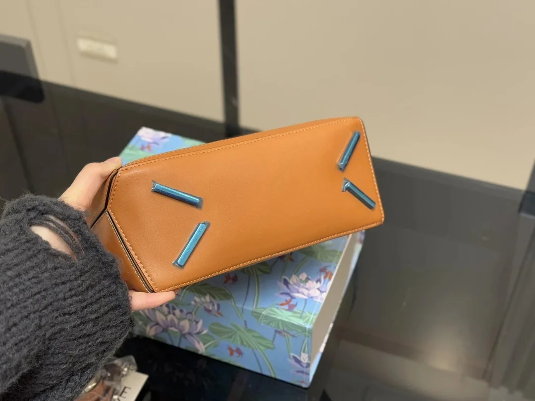 Loewe Puzzle Edge Leather Bag — Photo 10