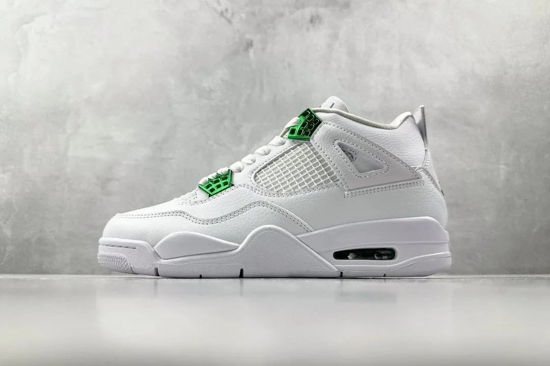 Air Jordan 4 Metallic Pack — Photo 11