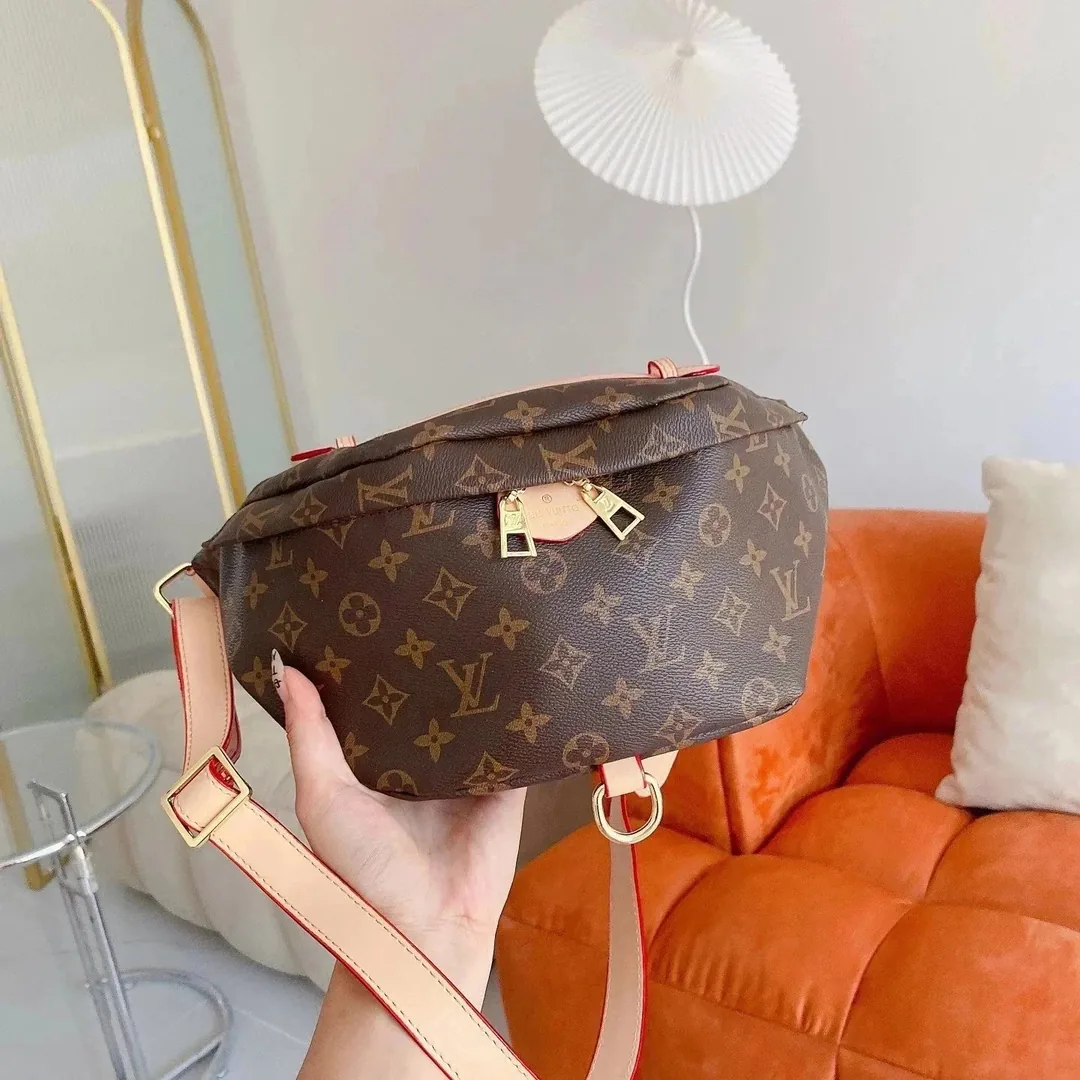 Gucci GG Supreme Backpack and Messenger Collection — Photo 15