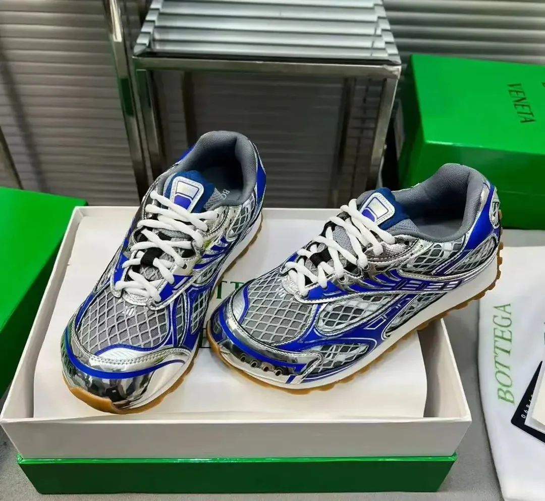 Saucony ProGrid Omni 9 (Bottega Veneta) DBD Cushioned Running Sneakers — Photo 14