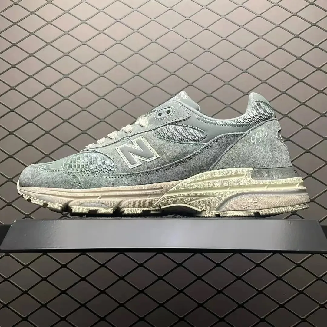 New Balance Grey Retro Sneakers — Photo 13