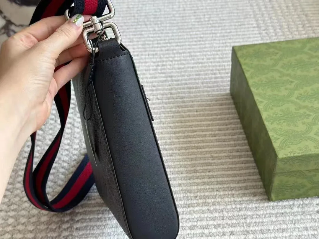 Gucci Messenger Bag — Photo 7