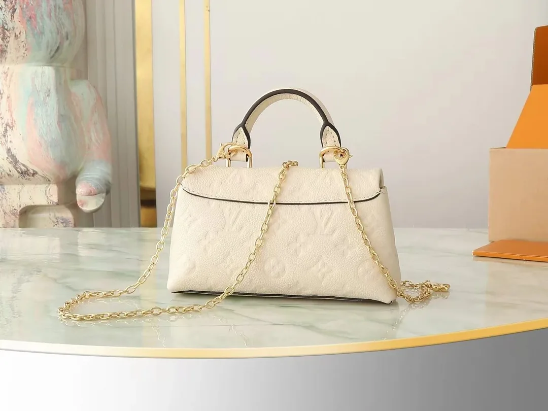 Louis Vuitton Handbag — photo 3